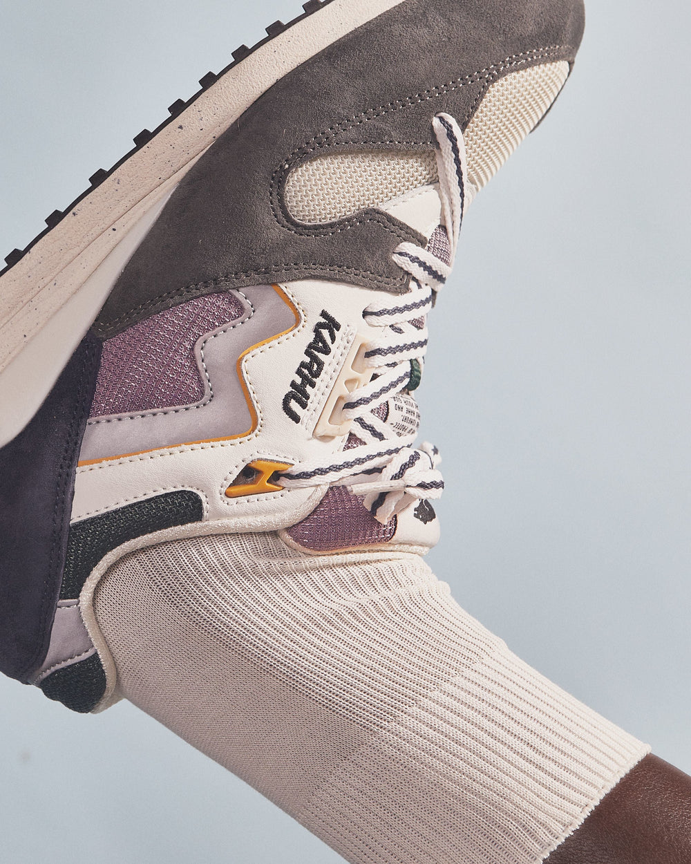 Synchron classic gunmetal / bright white – Karhu US