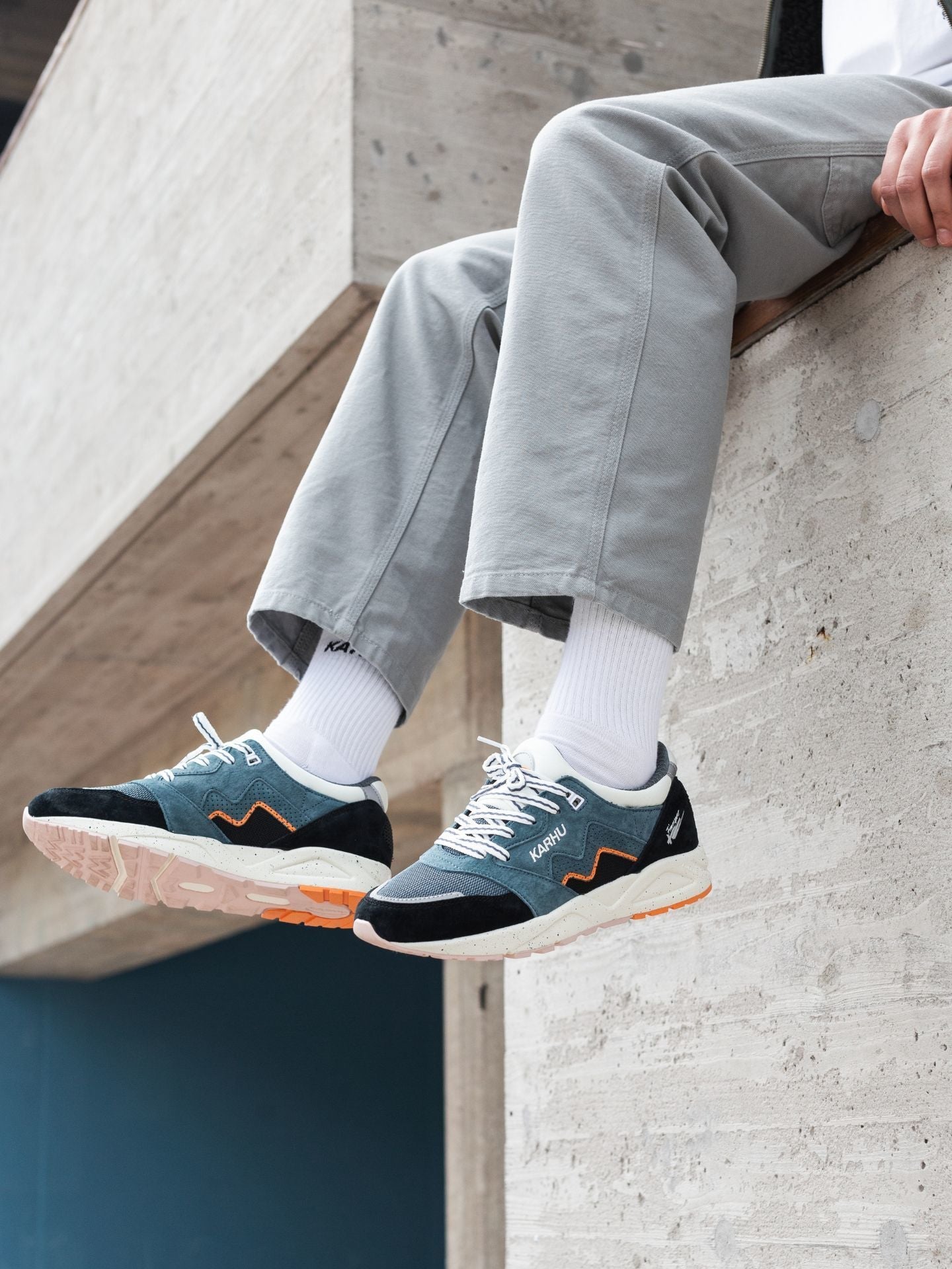 Karhu Aria 95 jet black/stormy weather – Karhu US