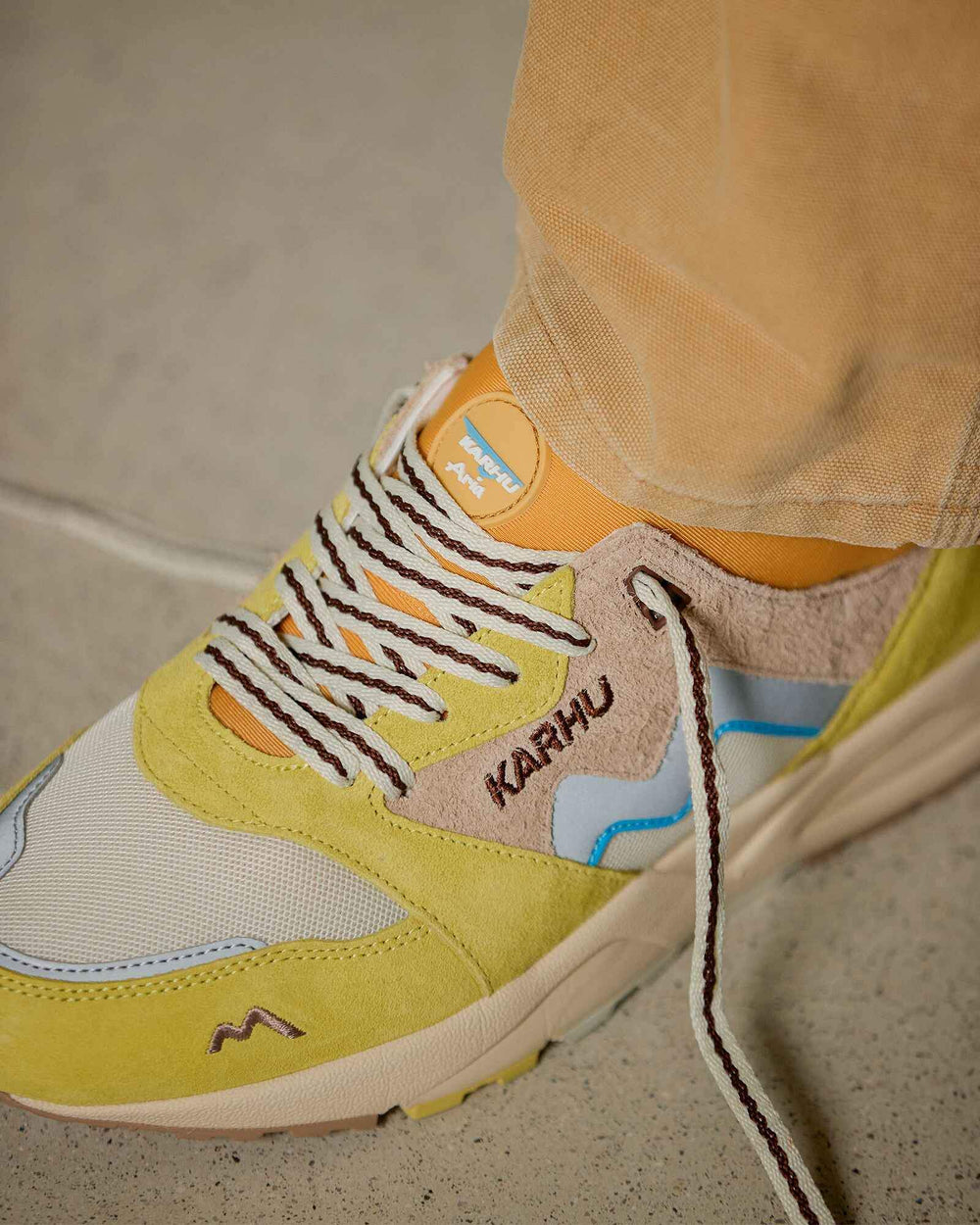 Karhu Aria 95 - Cream Gold / Warm Taupe