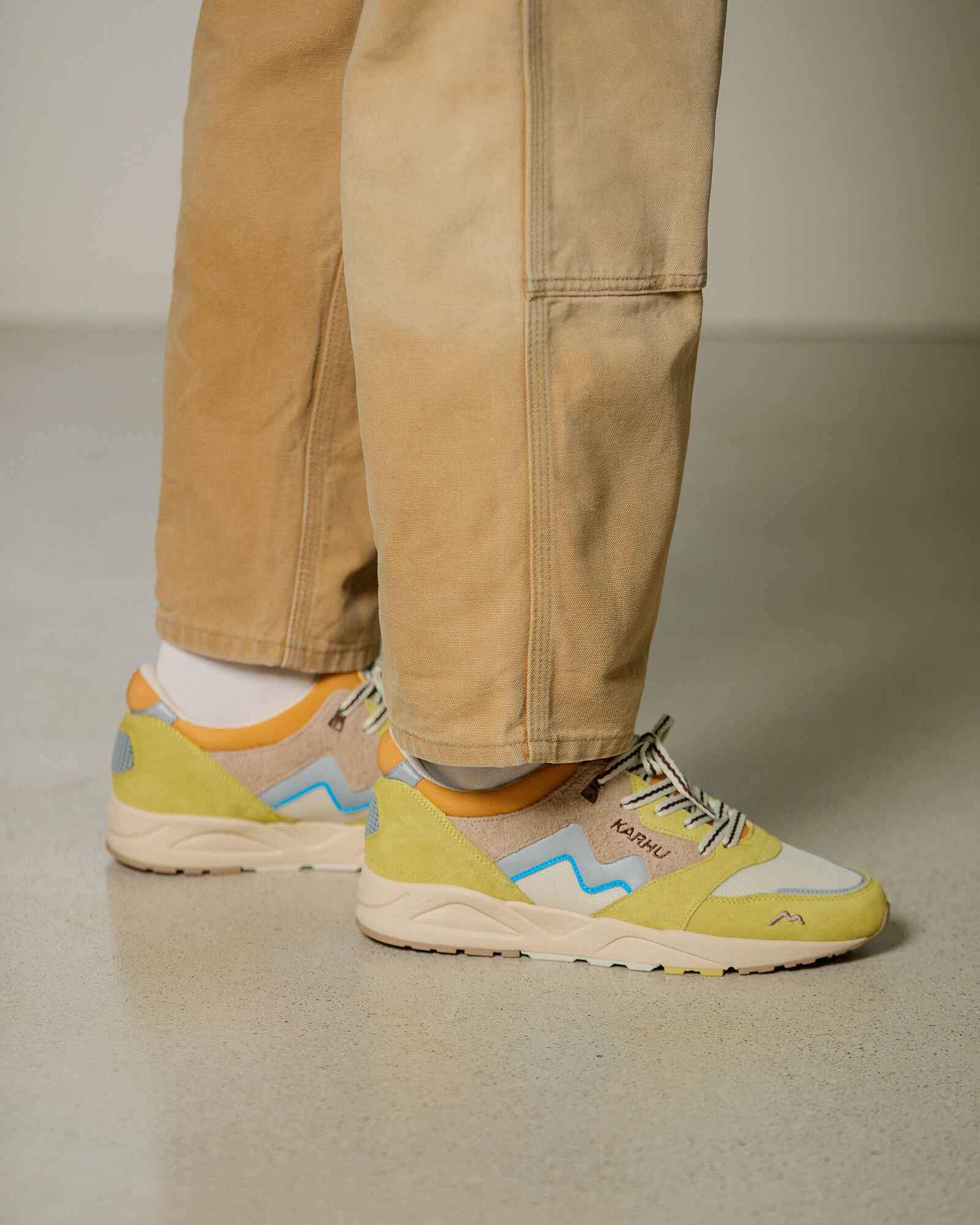 Karhu Aria 95 - Cream Gold / Warm Taupe