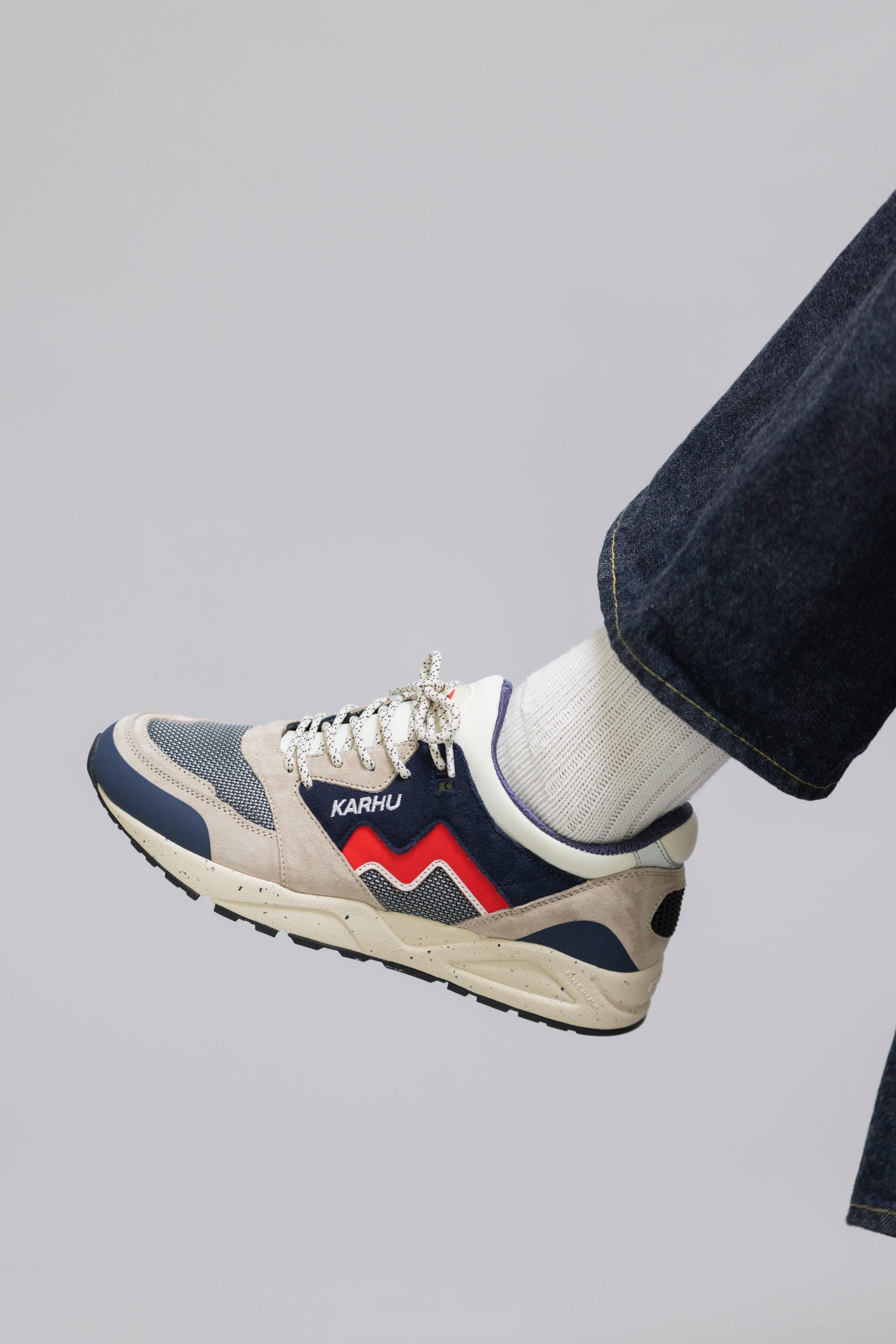 Karhu Aria 95 - Silver Lining / Fiery Red