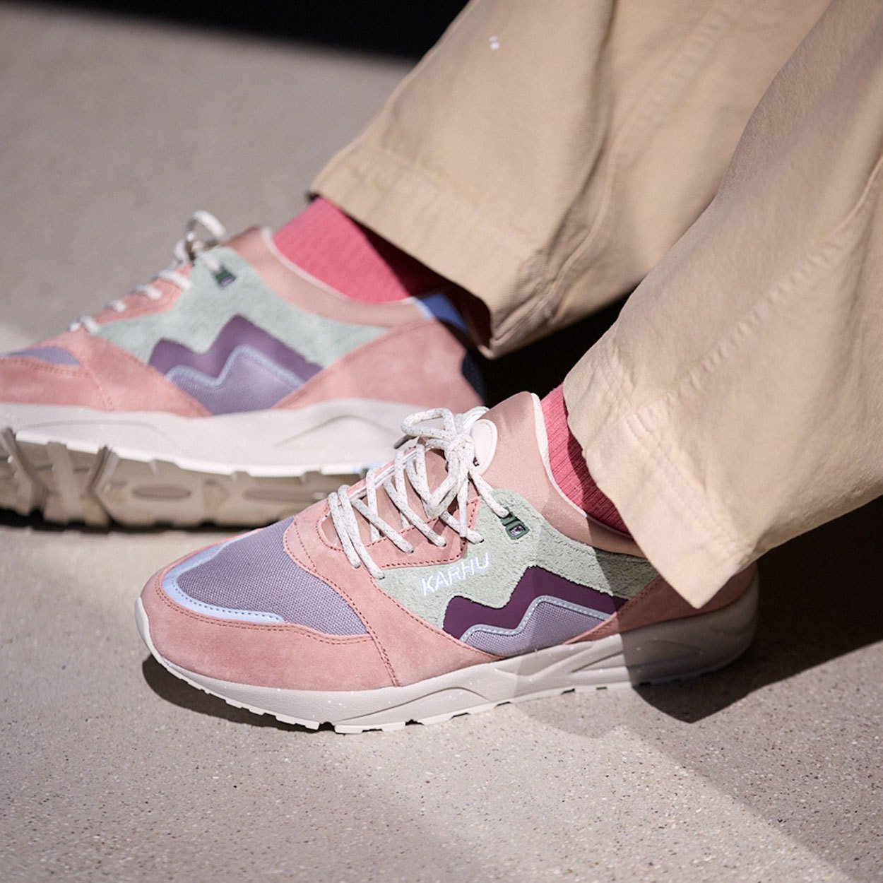 Karhu Aria 95 - Warm Taupe / Fig