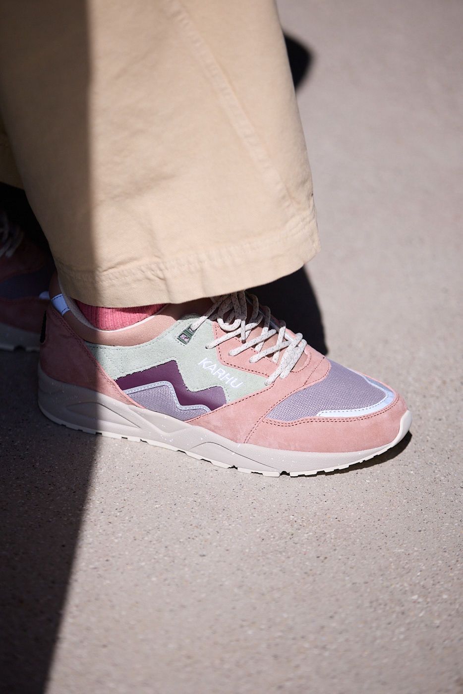 Karhu Aria 95 - Warm Taupe / Fig