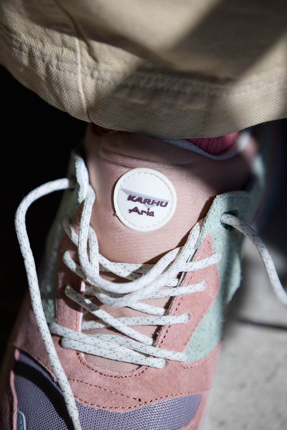 Karhu Aria 95 - Warm Taupe / Fig