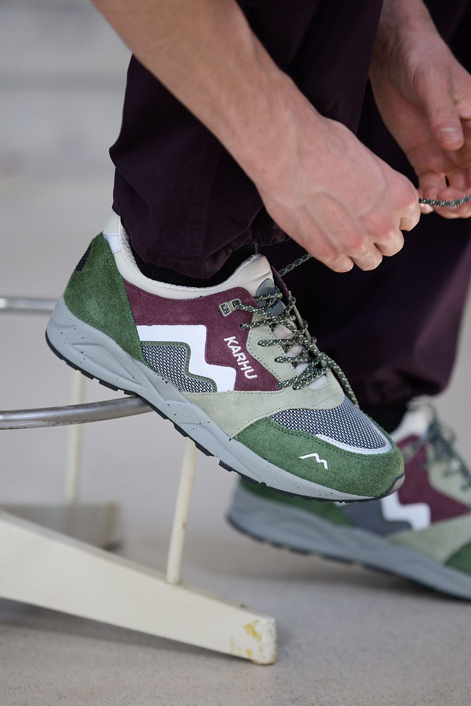 Karhu Aria 95 - Bronze Green / Fig