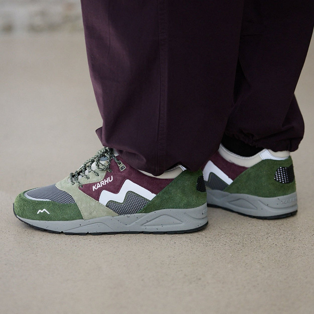 Karhu Aria 95 - Bronze Green / Fig