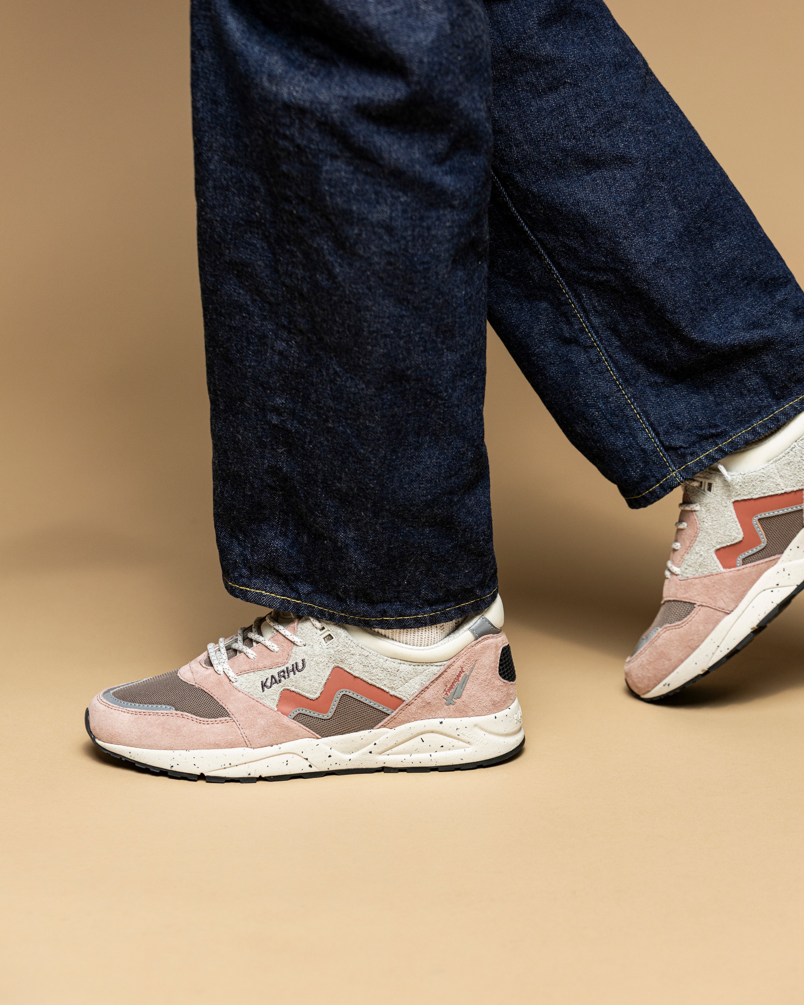 Karhu Aria 95 – Adobe Rose / Light Mahogany