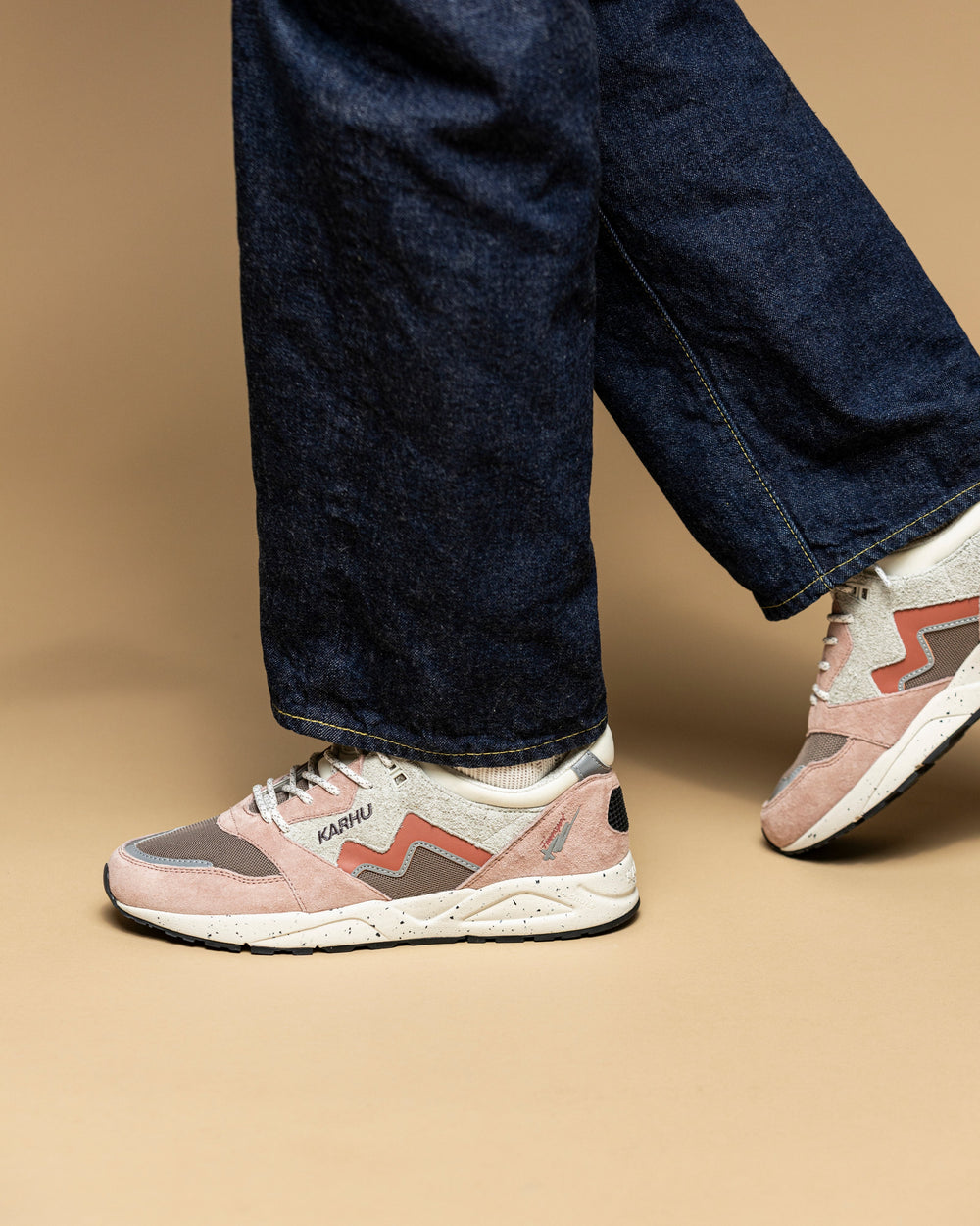 Karhu Aria 95 – Adobe Rose / Light Mahogany