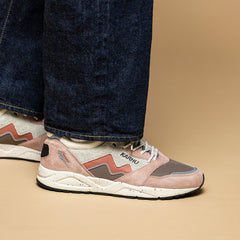 Karhu Aria 95 – Adobe Rose / Light Mahogany