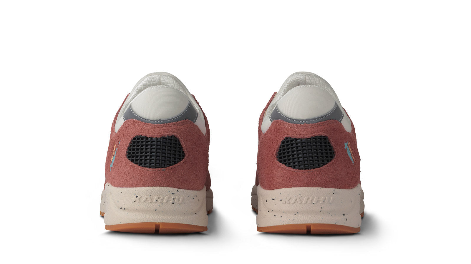 Karhu Aria 95 – Light Mahogany / White