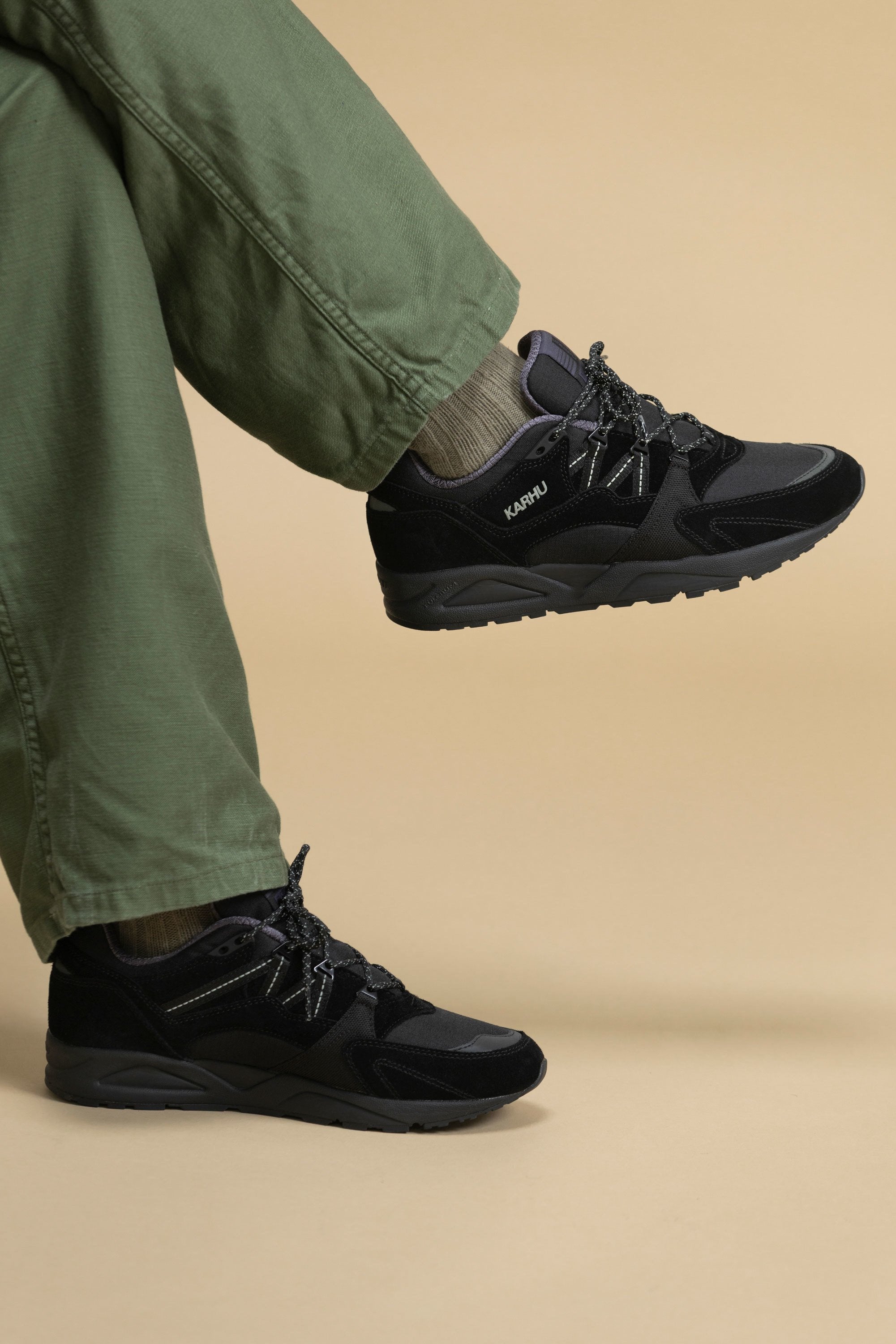 Karhu Fusion 2.0 – Jet Black / Nine Iron