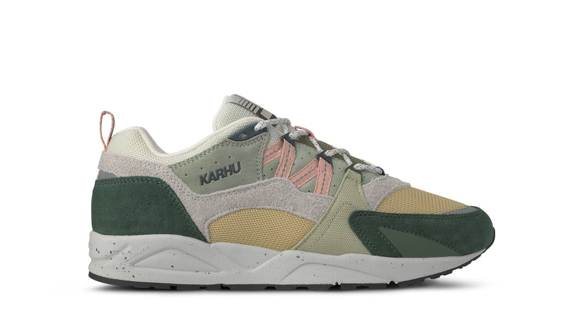 Karhu Fusion 2.0 – Darkest Spruce / Cameo Rose