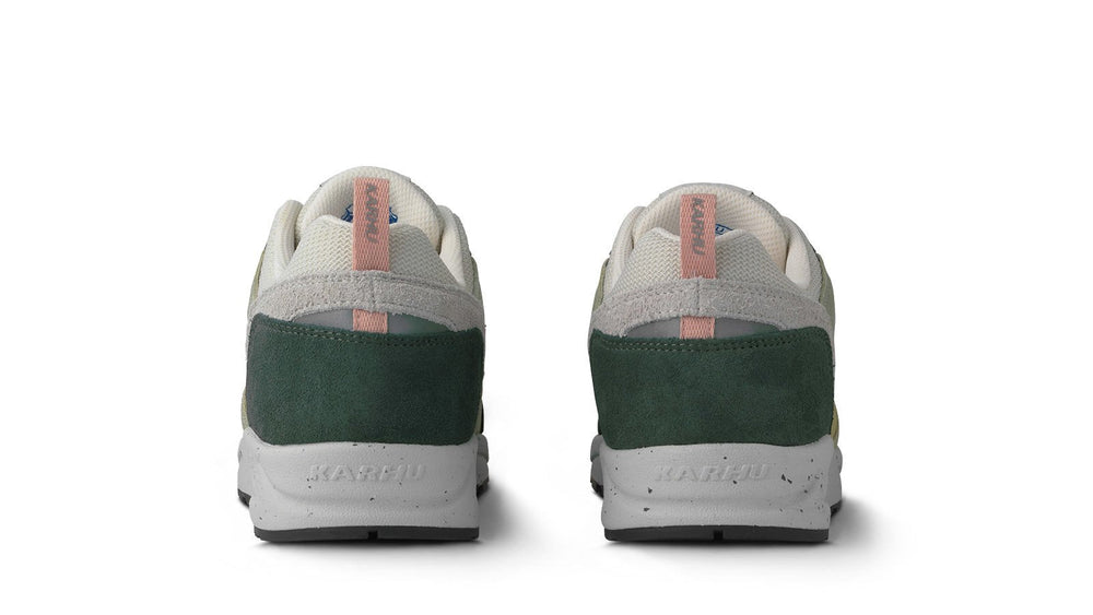 Karhu Fusion 2.0 – Darkest Spruce / Cameo Rose
