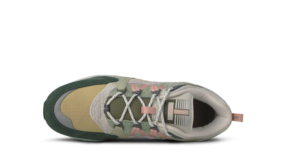 Karhu Fusion 2.0 – Darkest Spruce / Cameo Rose