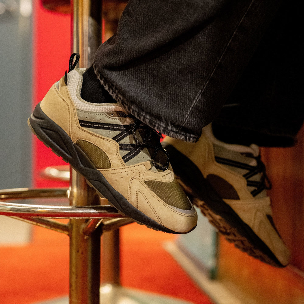 Karhu Fusion 2.0 CORDURA® – Pale Olive Green / Jet Black