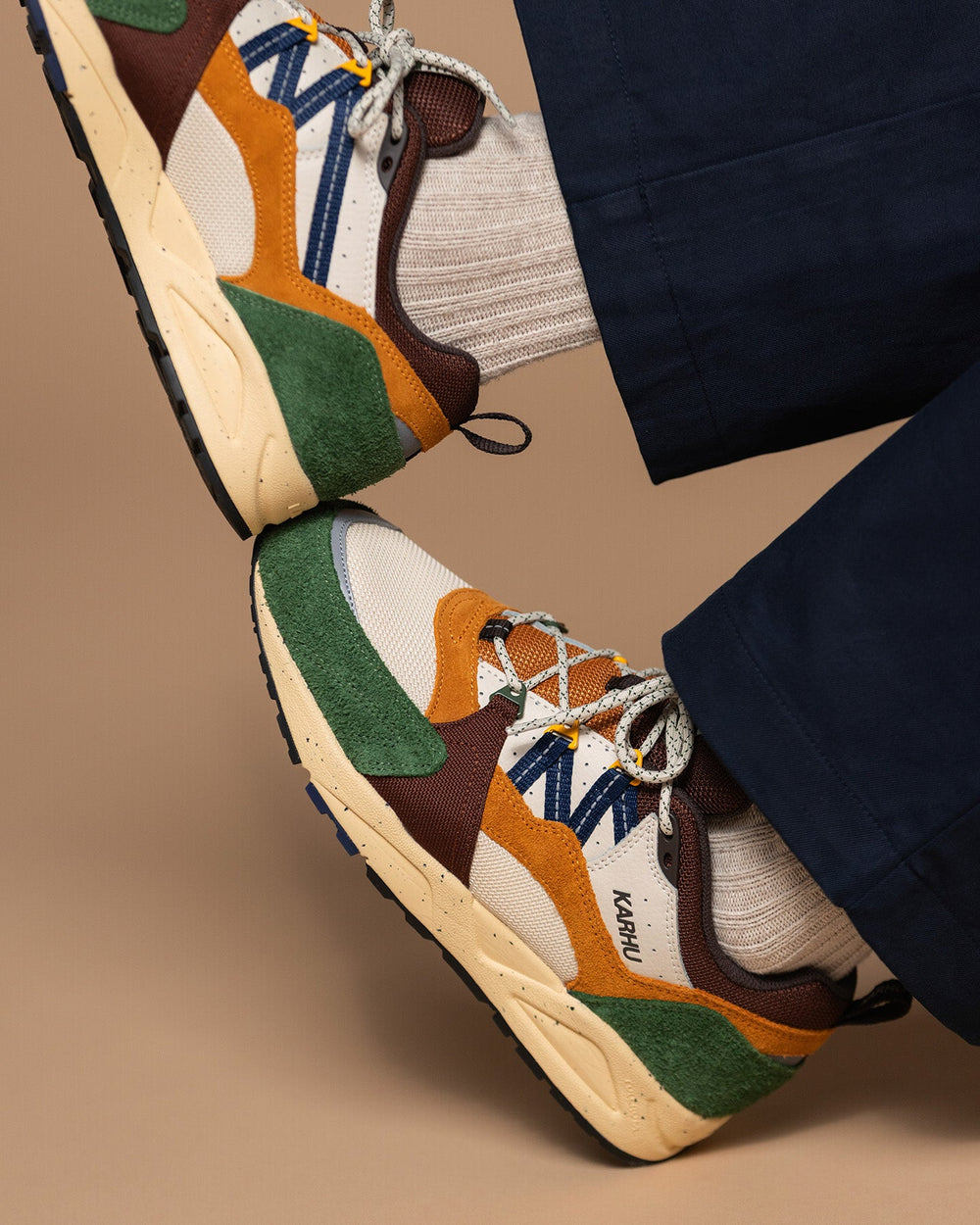 Karhu Fusion 2.0 – Douglas Fir / Navy Peony