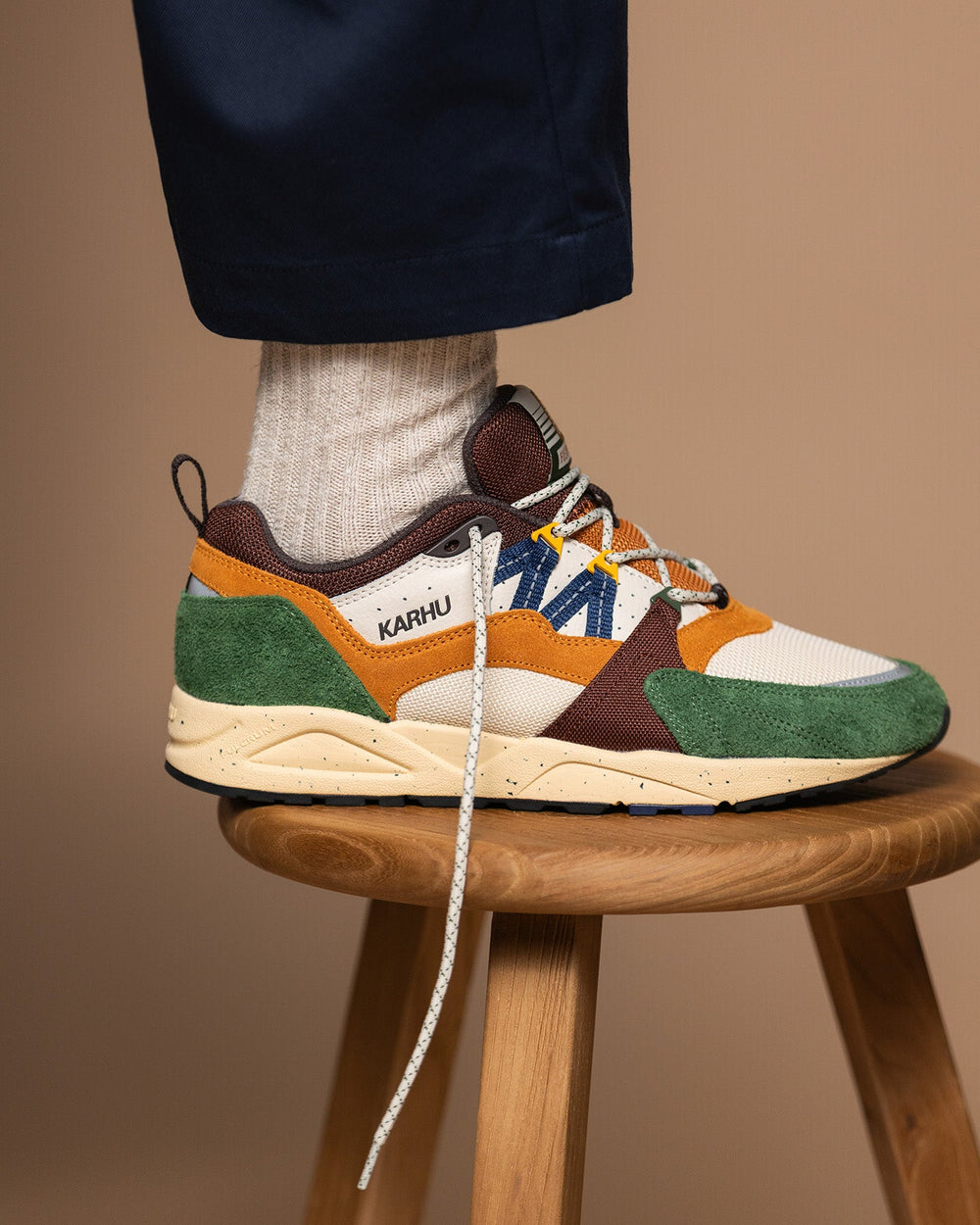 Karhu Fusion 2.0 – Douglas Fir / Navy Peony