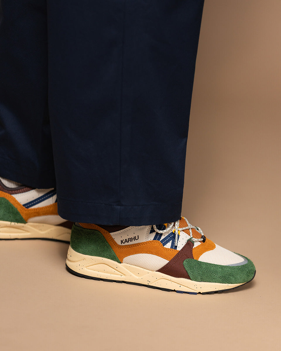 Karhu Fusion 2.0 – Douglas Fir / Navy Peony
