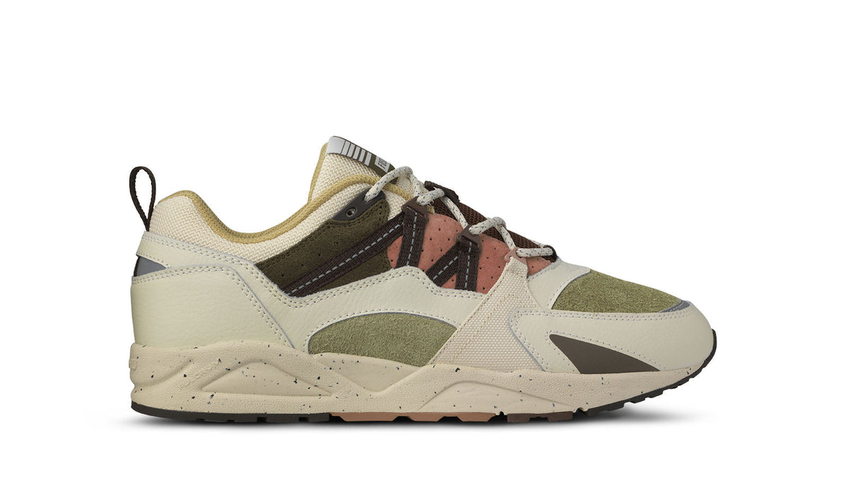 Karhu Fusion 2.0 – Lily White / Mole