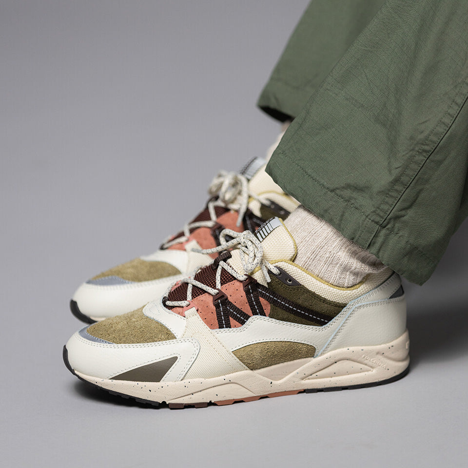 Karhu Fusion 2.0 – Lily White / Mole