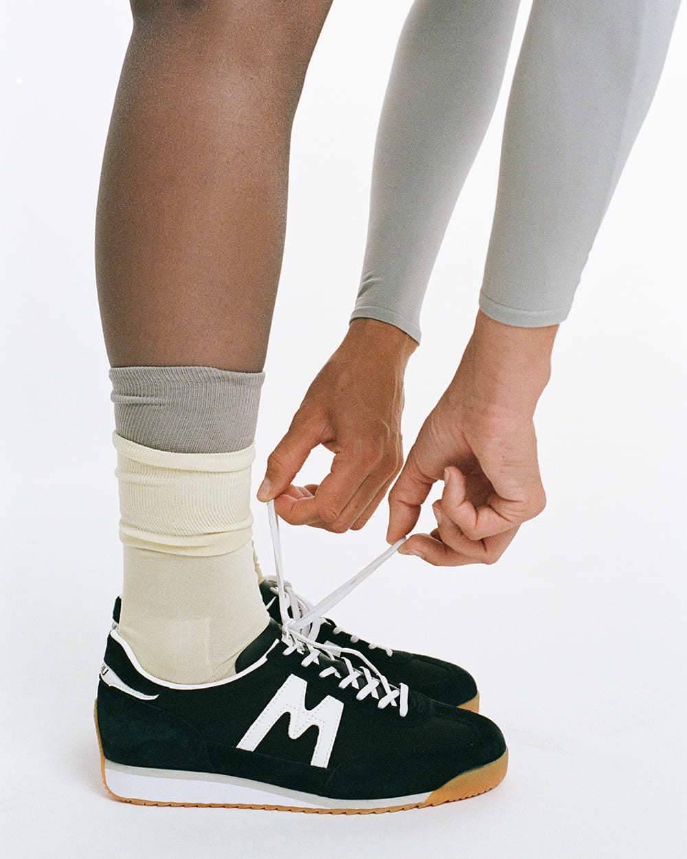 Karhu Mestari – Black / White