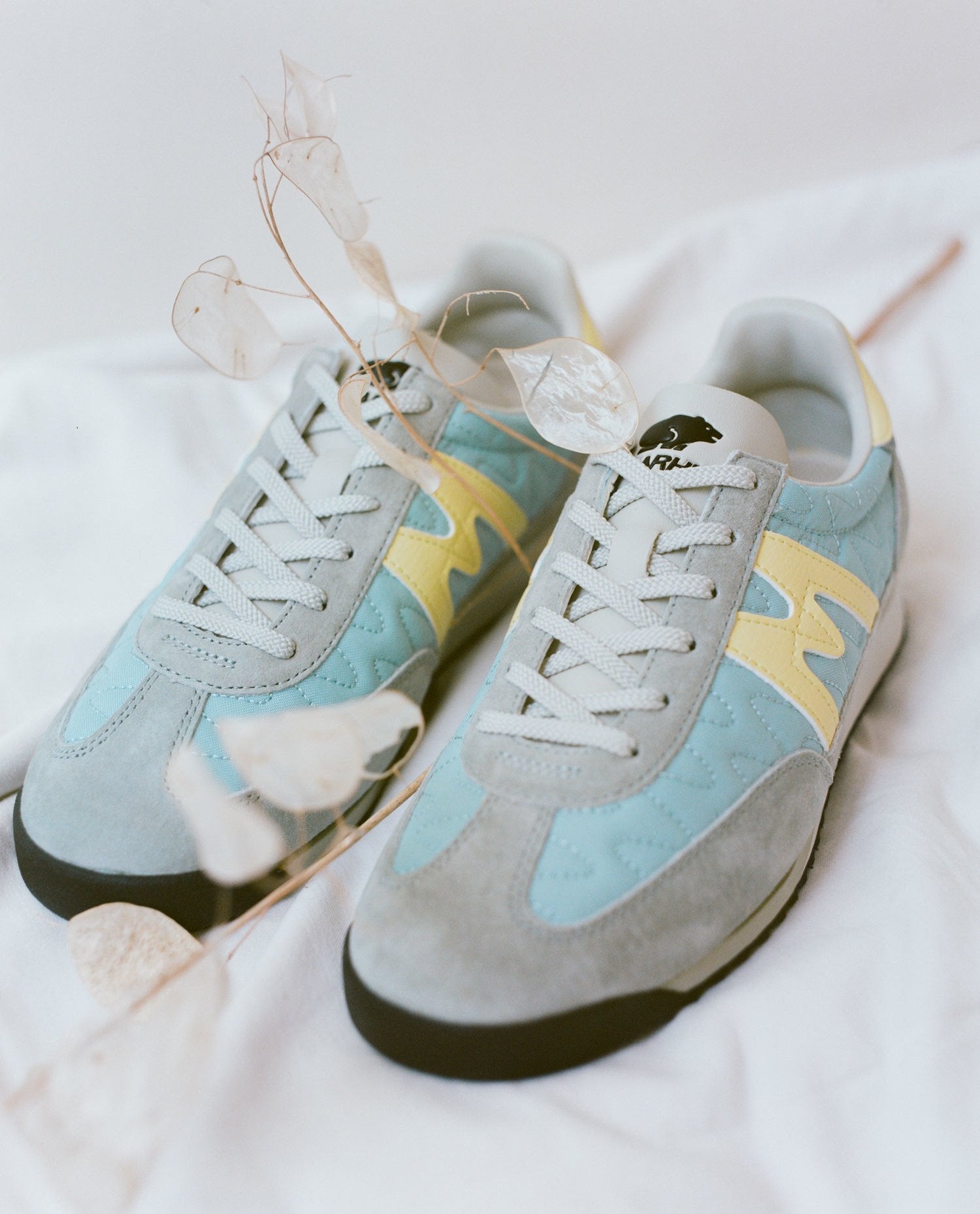 Karhu Mestari – Aqua Gray / Wax Yellow