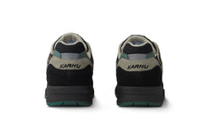 Karhu Legacy 96 - Caviar / Abbey Stone​