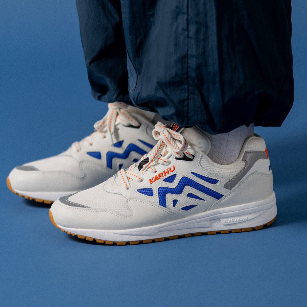 Karhu Legacy 96 – Blanc de Blanc / Dazzling Blue