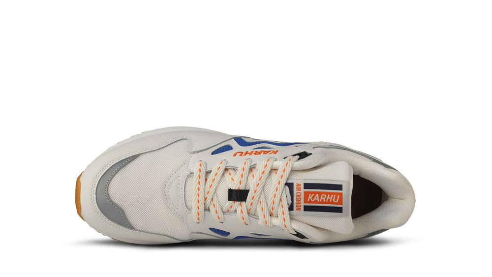 Karhu Legacy 96 – Blanc de Blanc / Dazzling Blue