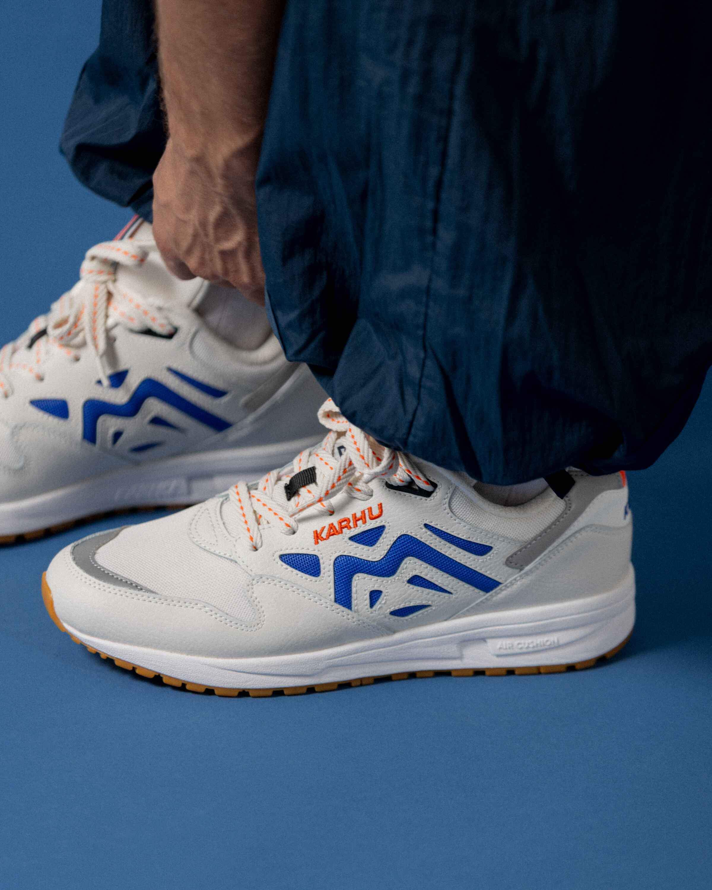 Karhu Legacy 96 – Blanc de Blanc / Dazzling Blue