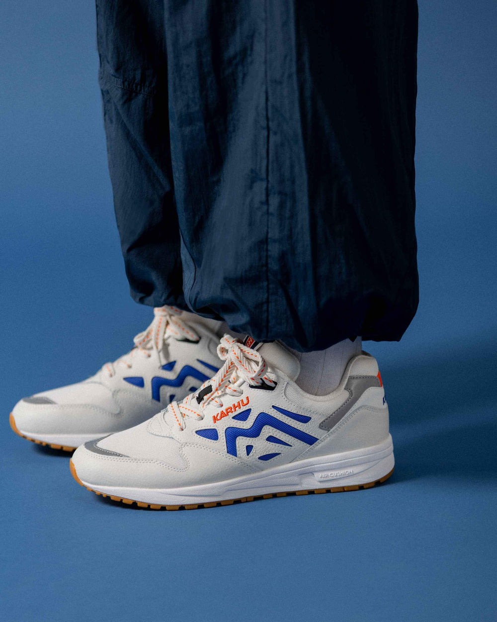 Karhu Legacy 96 – Blanc de Blanc / Dazzling Blue