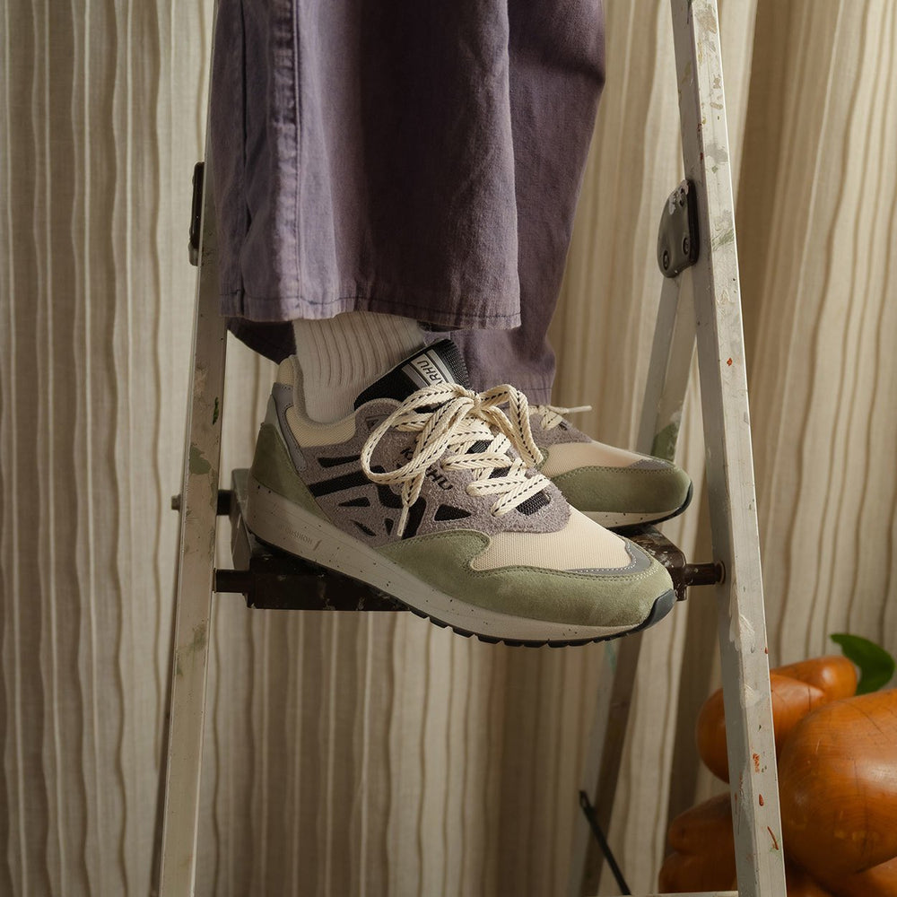 Karhu Legacy 96 – Tea / Jet Black