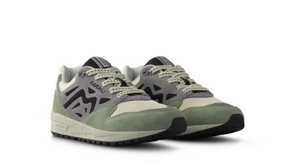 Karhu Legacy 96 – Tea / Jet Black