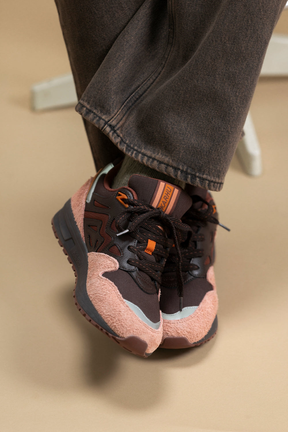 Karhu Legacy 96 – Cork / Cappuccino