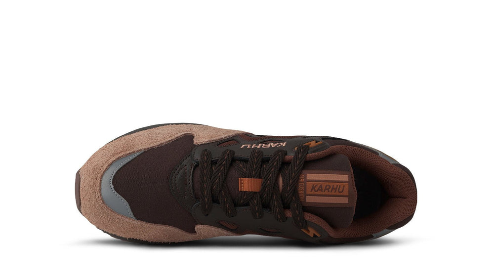 Karhu Legacy 96 – Cork / Cappuccino