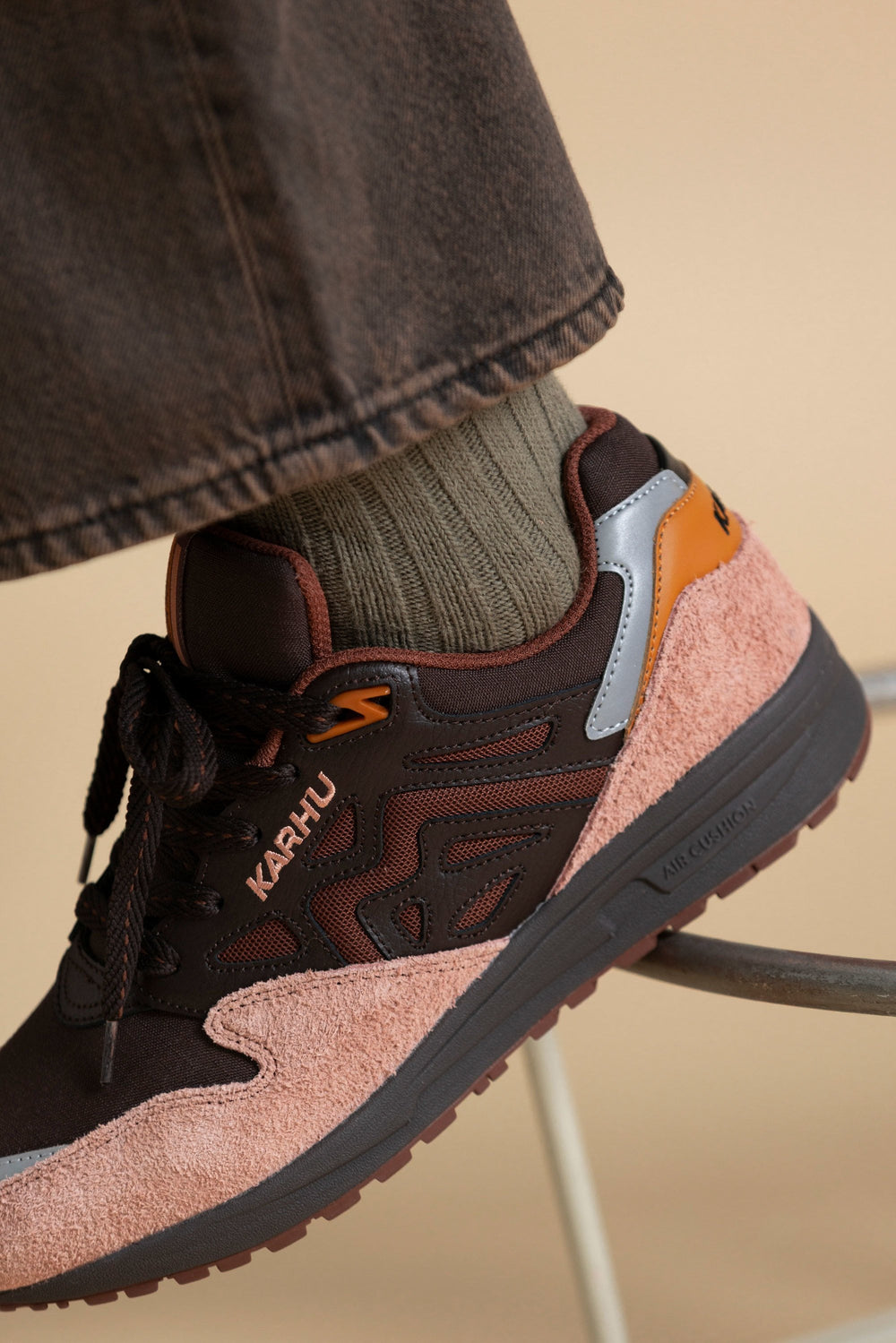 Karhu Legacy 96 – Cork / Cappuccino