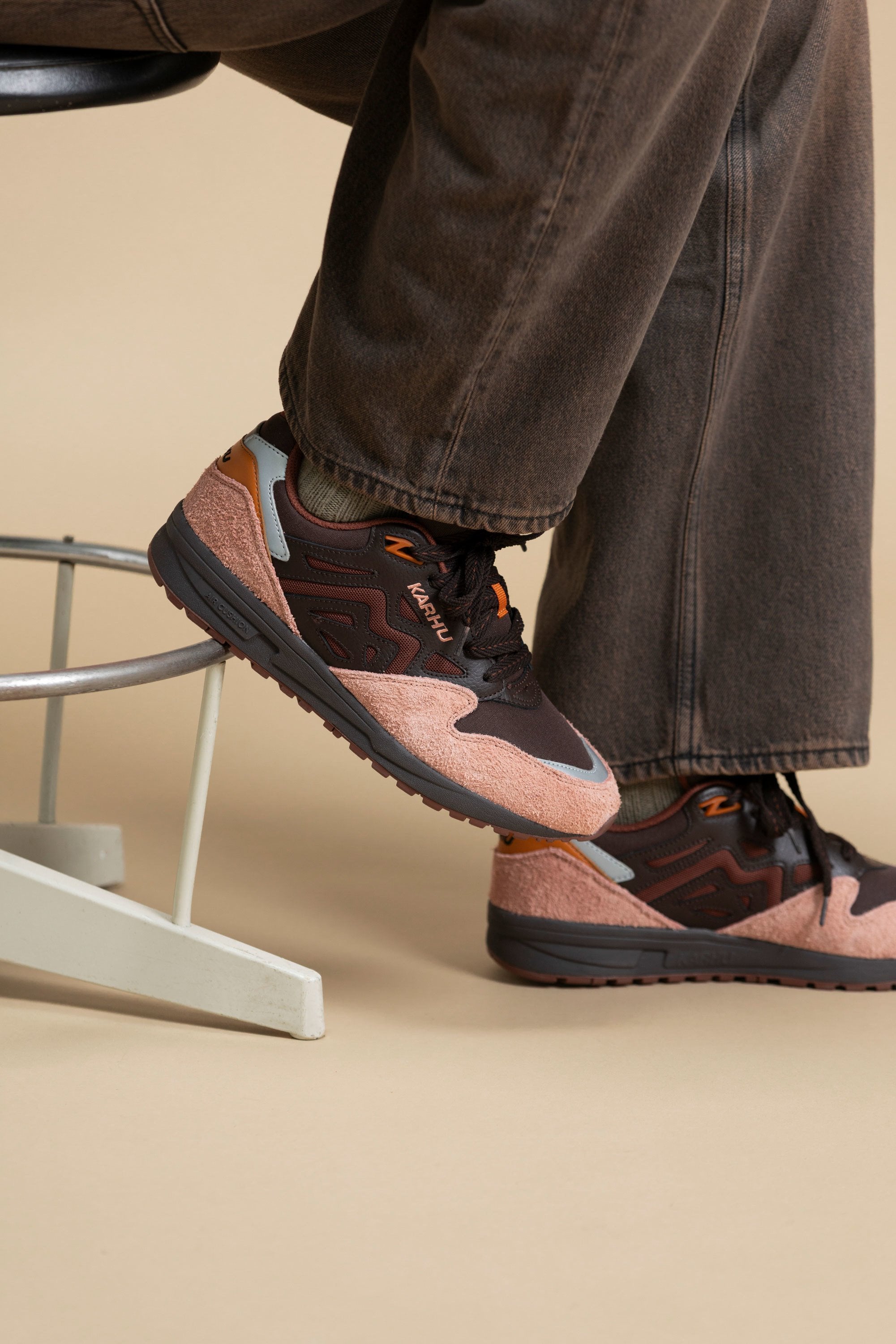 Karhu Legacy 96 – Cork / Cappuccino