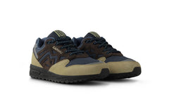 Karhu Legacy 96 – Pale Olive Green / Chocolate Torte