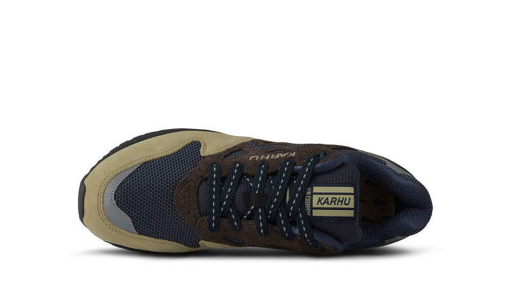 Karhu Legacy 96 – Pale Olive Green / Chocolate Torte