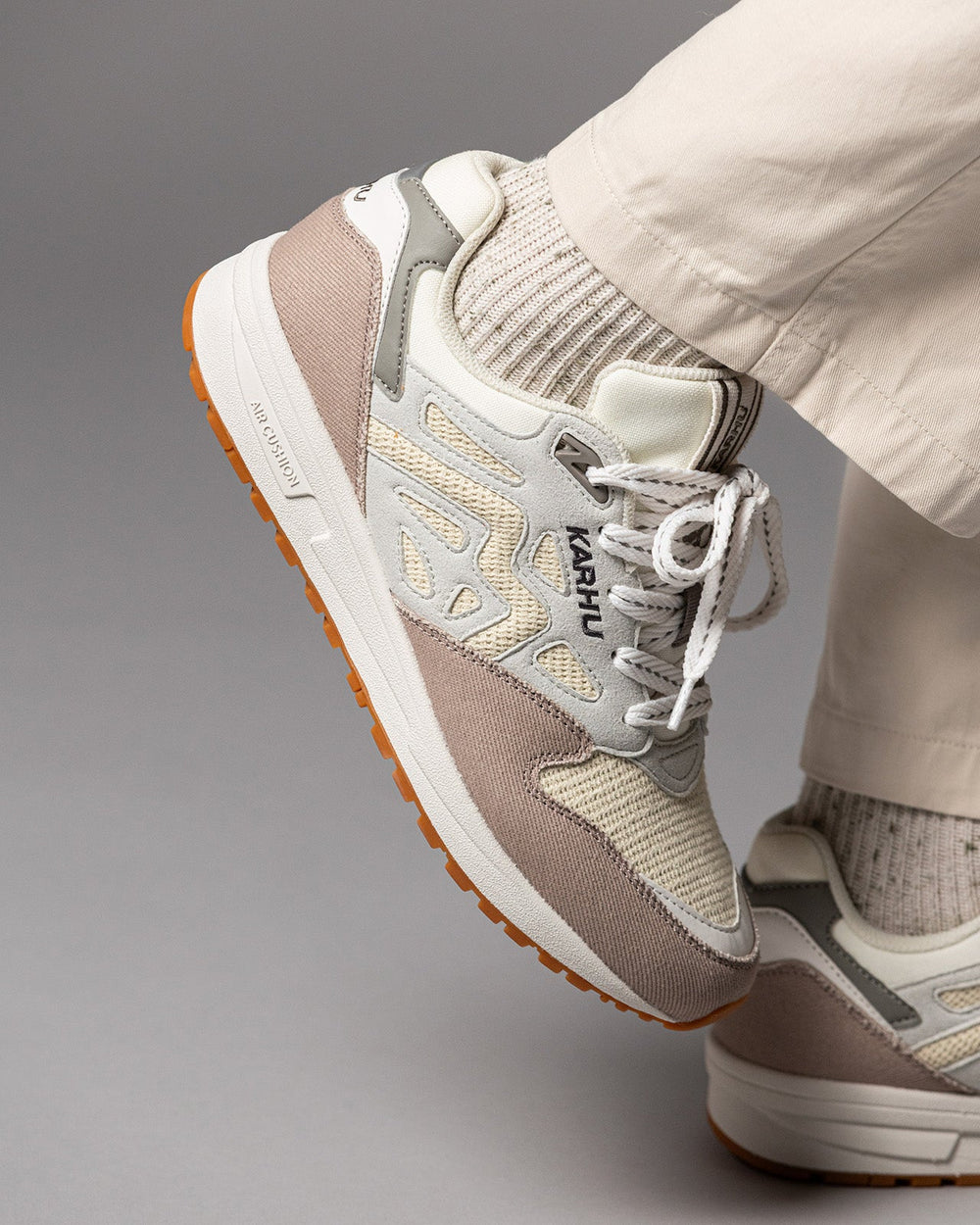 Karhu Legacy 96 – Atmosphere / White Asparagus