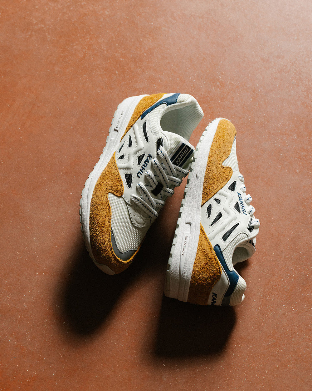 Karhu Legacy 96 – Pumpkin Spice / Bright White