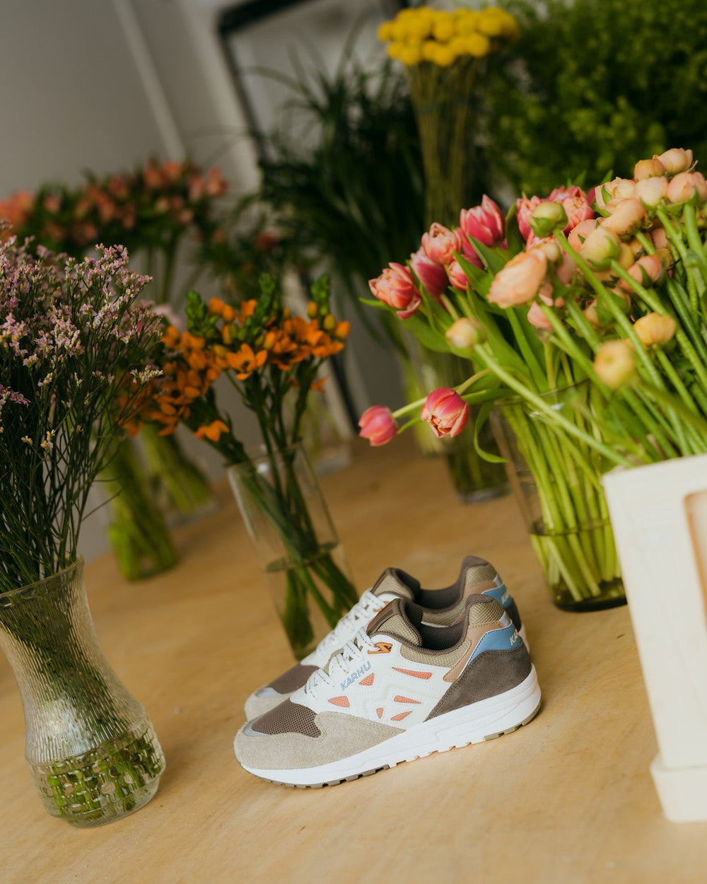 Karhu Legacy 96 – Dark Gull Gray / Light Mahogany. Comfortable shoes – Karhu US