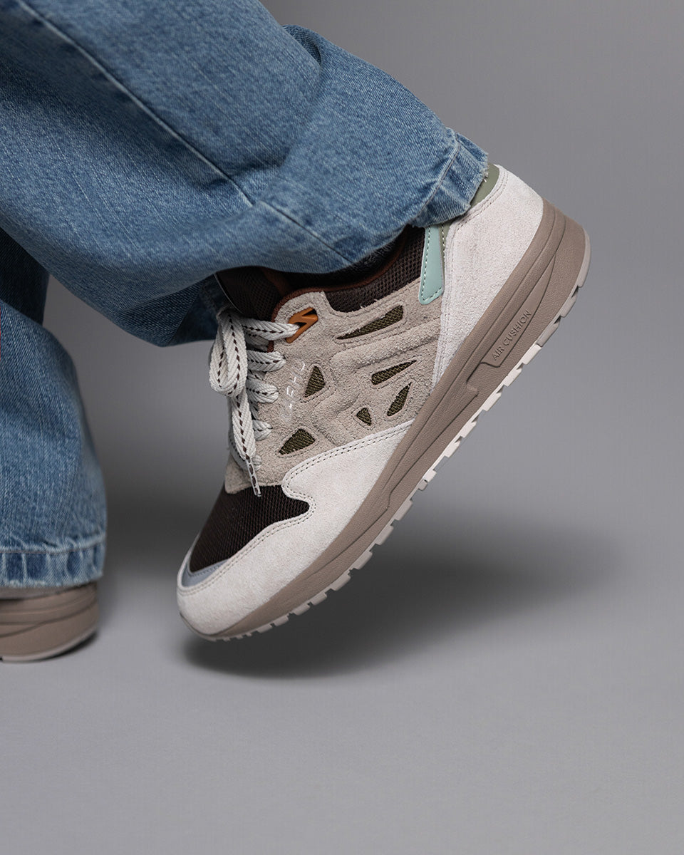 Karhu Legacy 96 – White Sand / Beech
