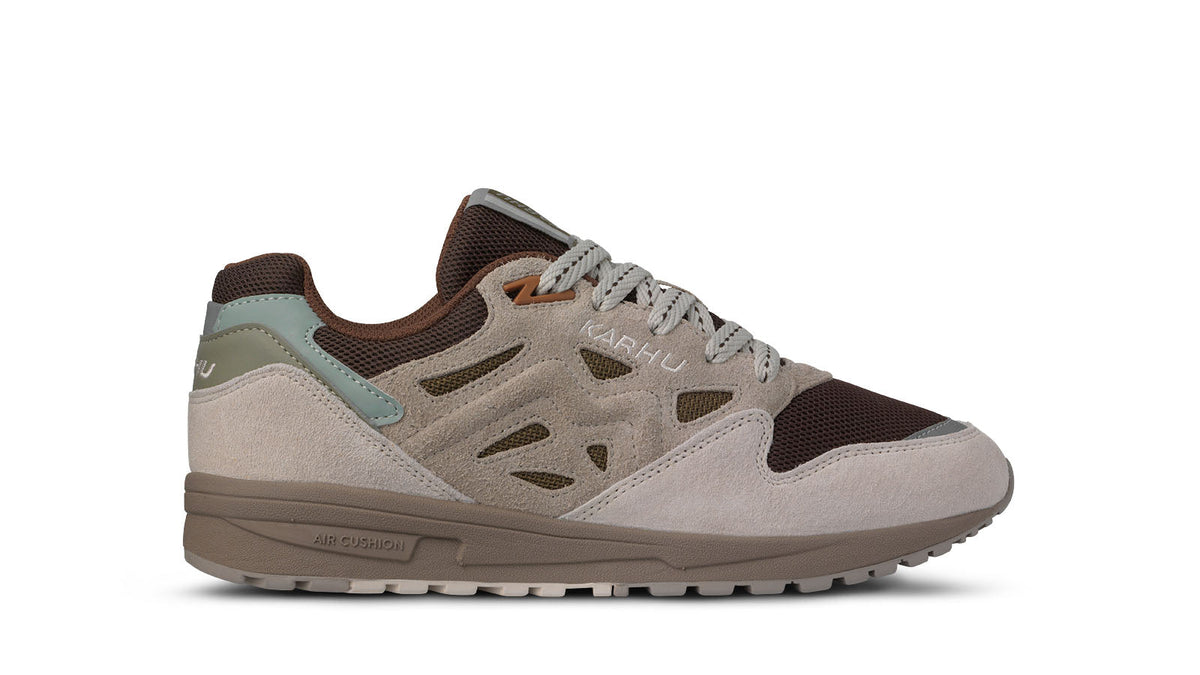 Karhu Legacy 96 – White Sand / Beech
