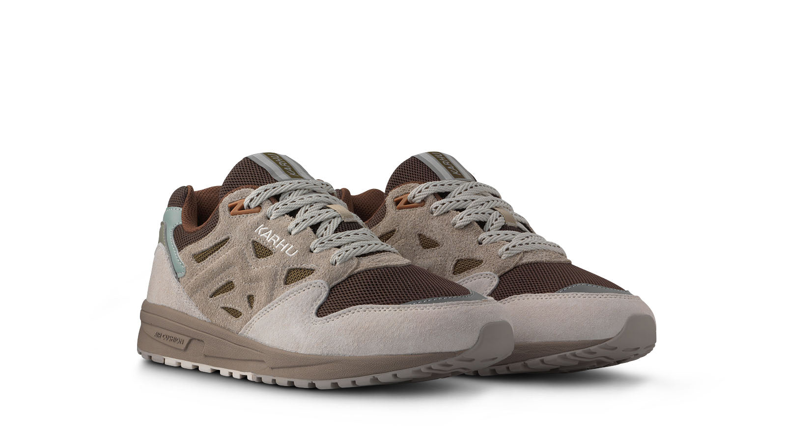 Karhu Legacy 96 – White Sand / Beech
