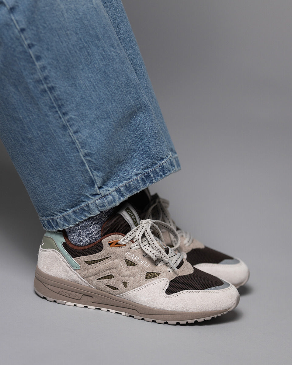 Karhu Legacy 96 – White Sand / Beech
