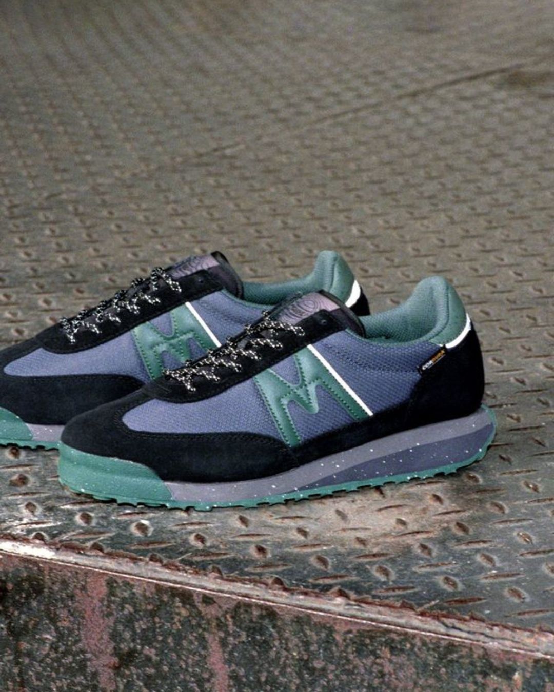 KARHU Mestari Control Caviar / Rain Forest F840013