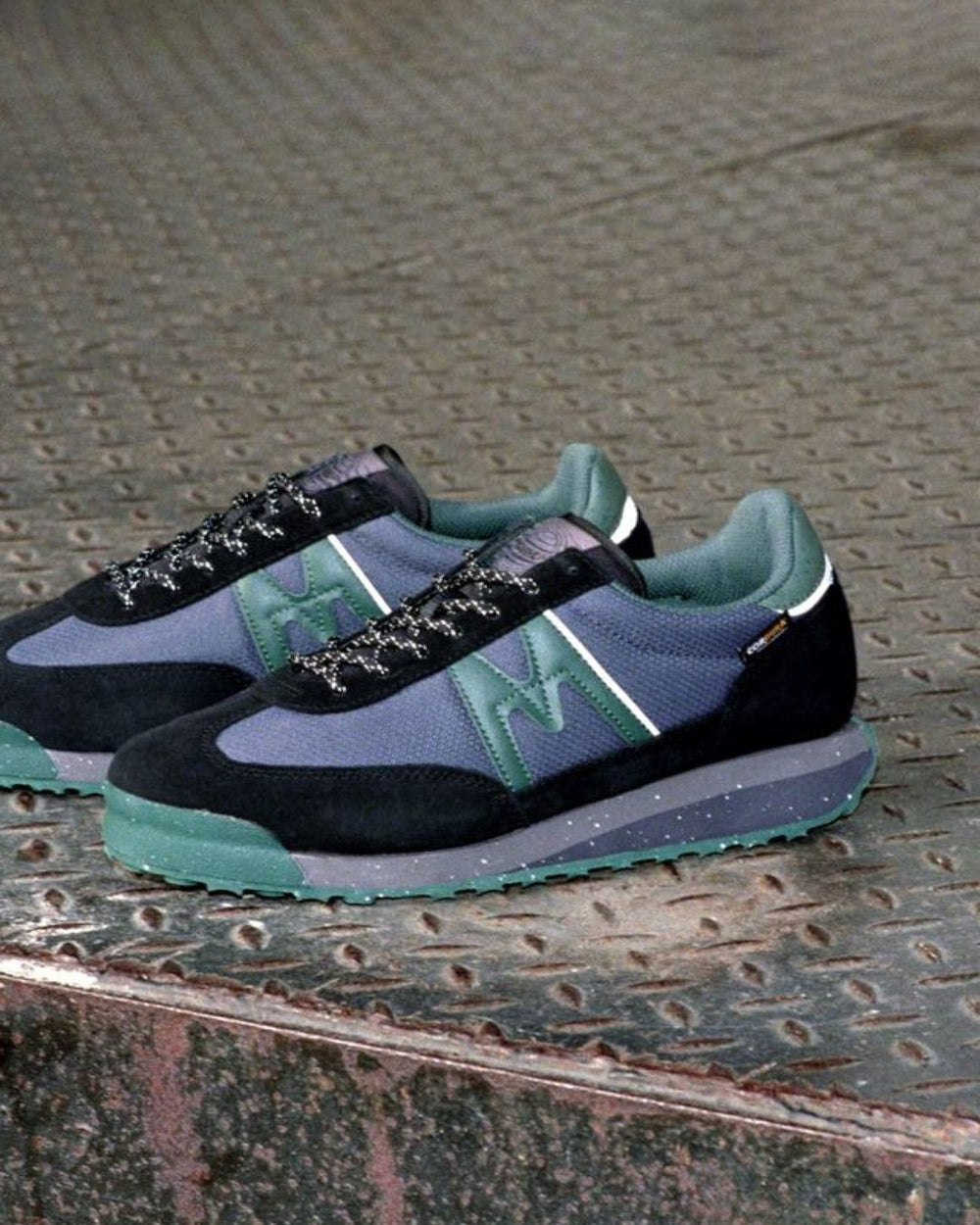 KARHU Mestari Control Caviar / Rain Forest F840013