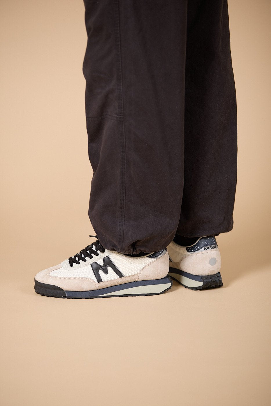 Karhu Mestari Silver Lining / Jet Black