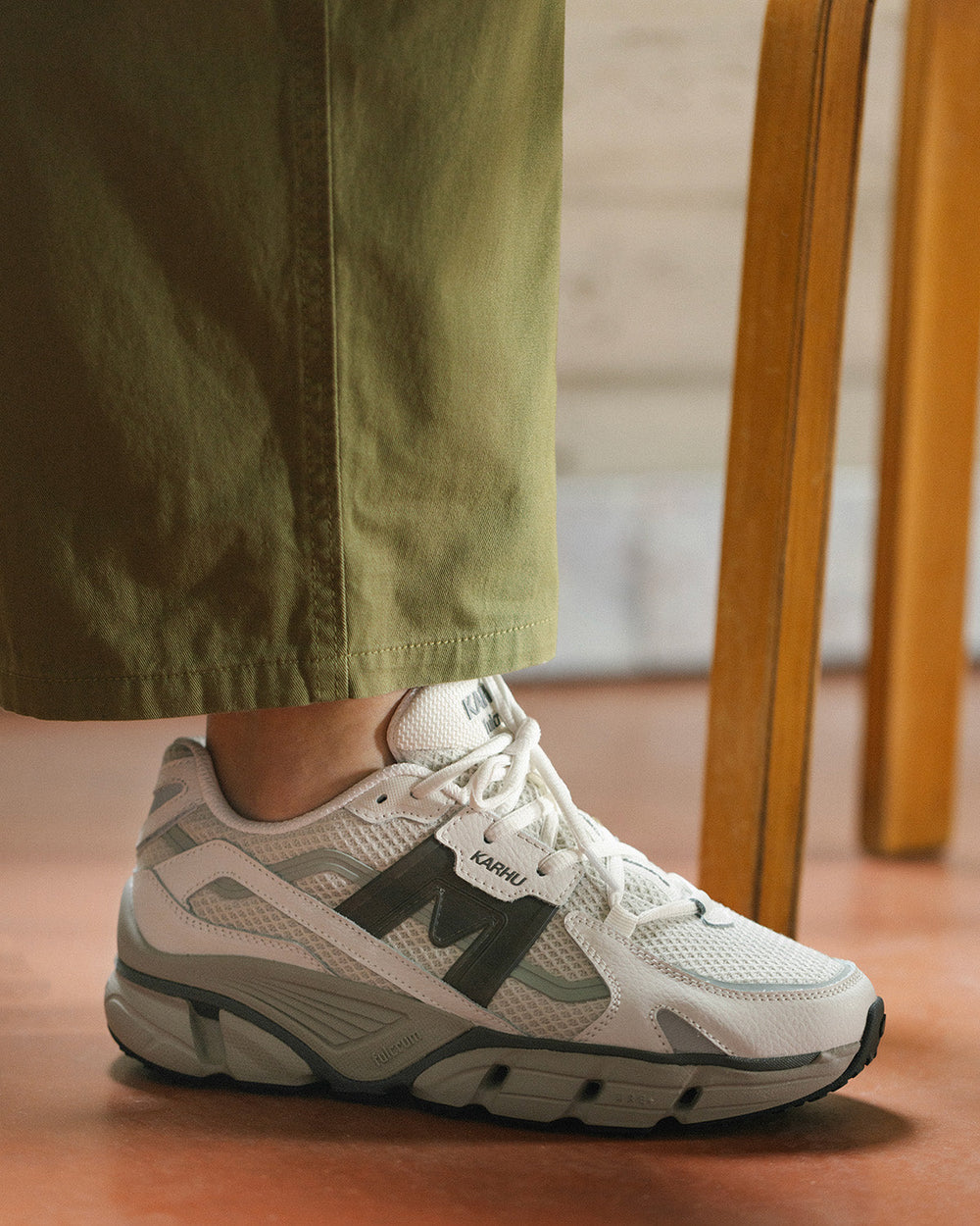 Karhu Super Fulcrum Blanc De Blanc / Dark Gull Gray - Lifestyle – Karhu US
